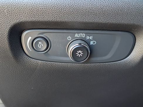 Used 2021 Chevrolet Traverse LS FWD image 24