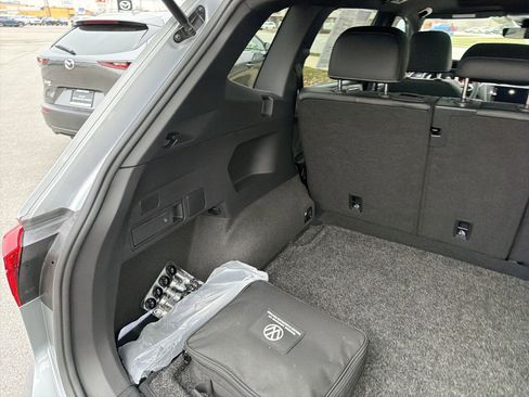 Used 2023 Volkswagen Tiguan SE R-Line image 55