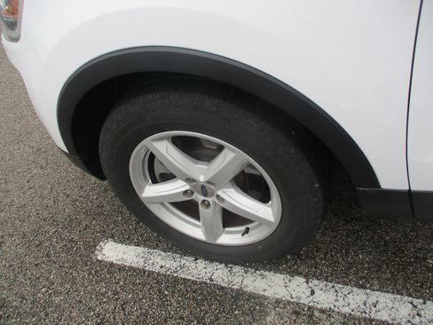 Used 2018 Ford Explorer XLT w/ Equipment Group 202A image 25