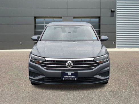 Used 2019 Volkswagen Jetta FWD image 2