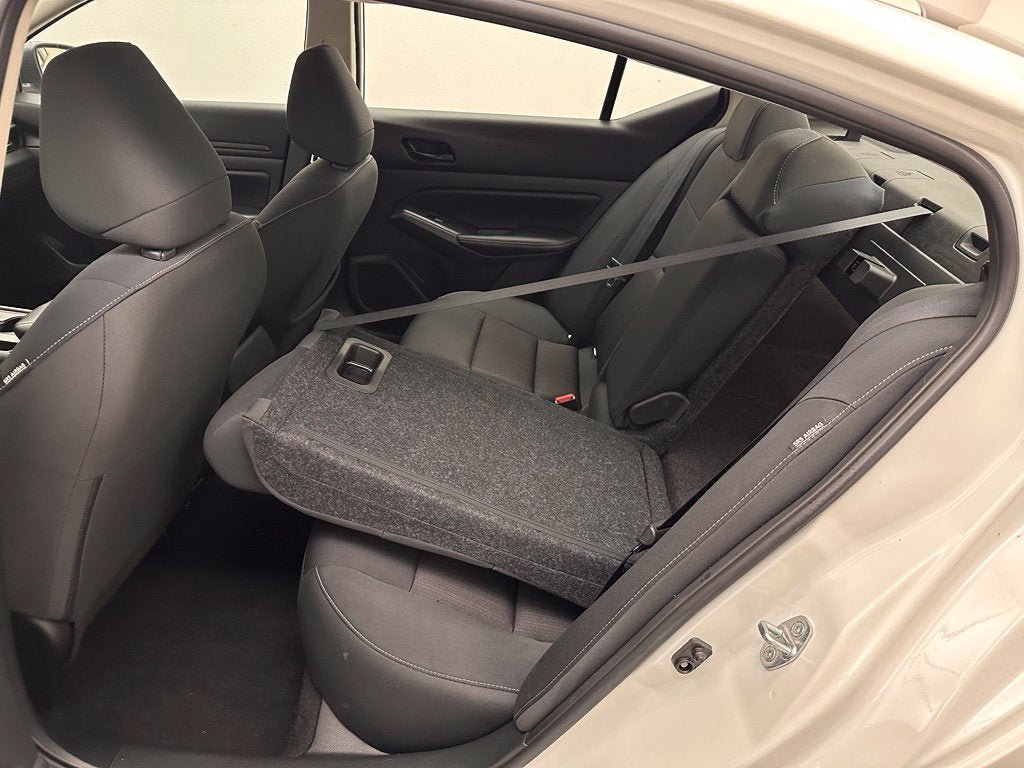 Used 2025 Nissan Altima 2.5 SV FWD image 18