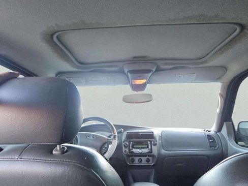 Used 2005 Ford Explorer Sport Trac XLT image 9