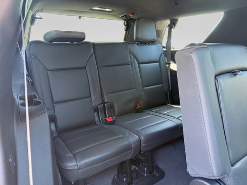 Used 2024 Chevrolet Tahoe High Country AWD/4WD image 16