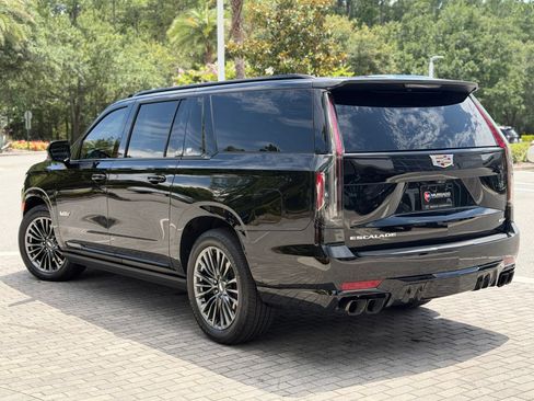 Used 2023 Cadillac Escalade ESV V AWD/4WD image 2