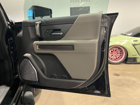 Used 2025 GMC Hummer EV 3X w/ LPO, Sport Package AWD/4WD image 45