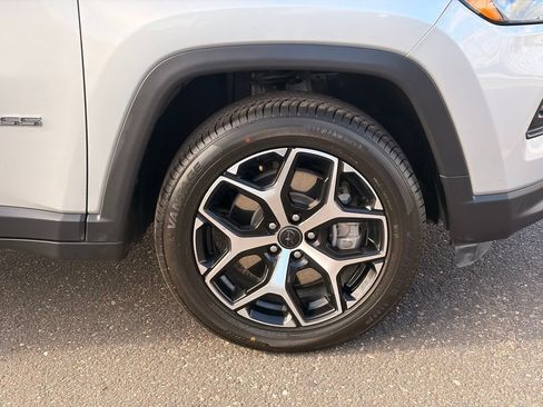 Used 2025 Jeep Compass Limited AWD/4WD image 10