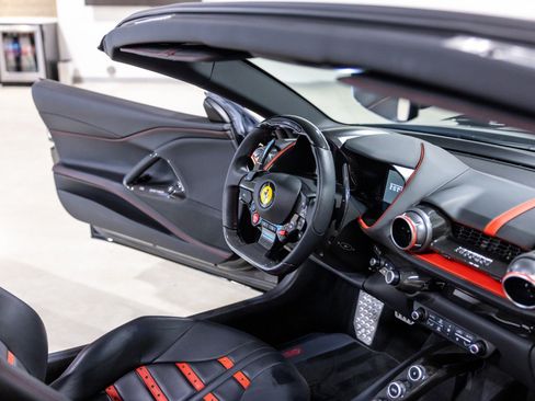 Used 2021 Ferrari 812 GTS RWD image 34