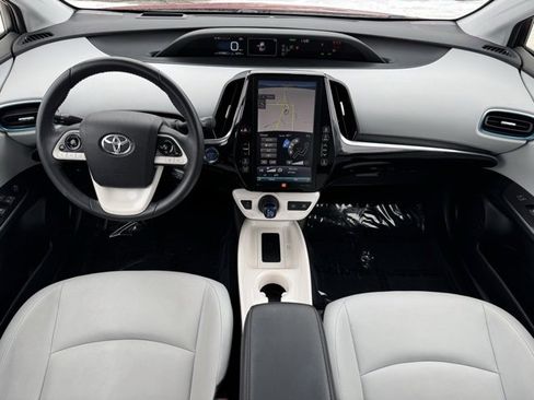 Used 2018 Toyota Prius Four image 11