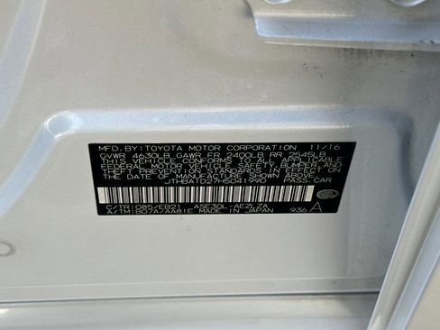 Used 2017 Lexus IS 200t w/ Navigation System Package image 21