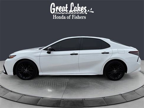 Used 2022 Toyota Camry SE image 2