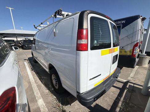 Used 2018 Chevrolet Express 2500 w/ Driver Convenience Package RWD image 4