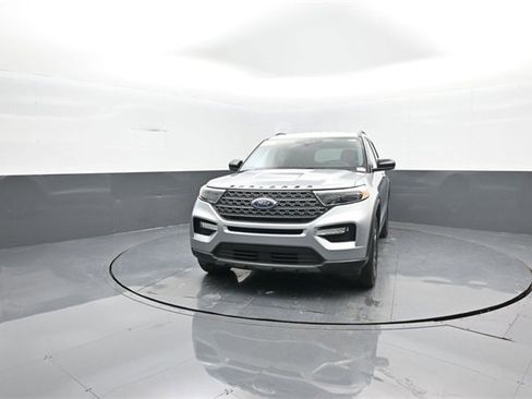 Certified 2023 Ford Explorer XLT w/ Equipment Group 202A image 3