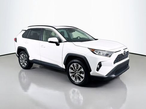 Certified 2020 Toyota RAV4 XLE Premium image 3