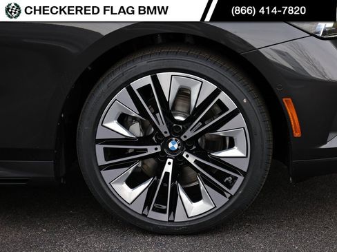 Used 2025 BMW 530i w/ Premium Package image 4