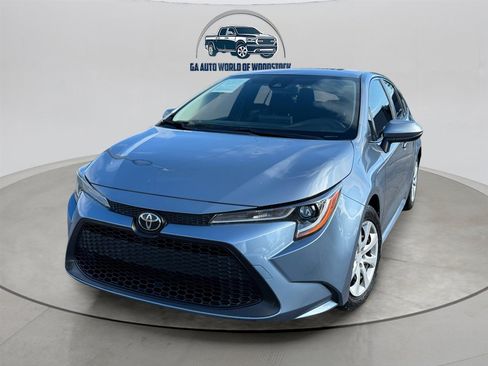 Used 2020 Toyota Corolla LE image 1