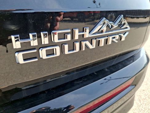 New 2026 Chevrolet Traverse High Country w/ LPO, Floor Liner Package FWD image 19