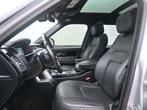 Used 2020 Land Rover Range Rover HSE image 10