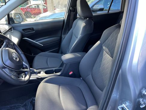 Used 2025 Toyota Corolla Cross LE image 30