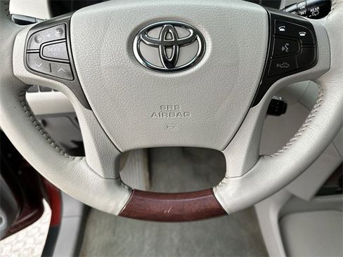 Used 2014 Toyota Sienna Limited image 14