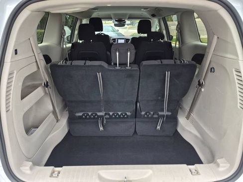 Used 2023 Chrysler Voyager LX FWD image 23