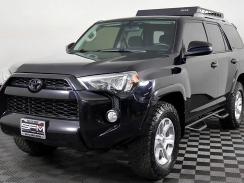 Used 2018 Toyota 4Runner SR5 AWD/4WD image 3