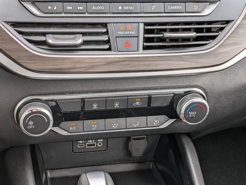 Used 2024 Nissan Altima 2.5 SV FWD image 24