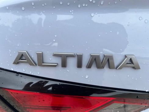 Used 2024 Nissan Altima 2.5 SR FWD image 11