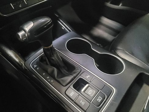 Used 2019 Kia Sorento SX image 26