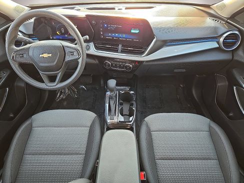 Used 2026 Chevrolet Trax LT FWD image 17