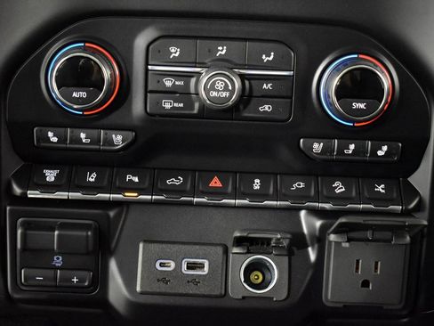 Used 2021 Chevrolet Silverado 2500 LTZ w/ LTZ Plus Package image 39