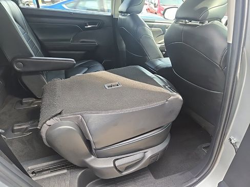 Used 2022 Toyota Highlander XLE image 89