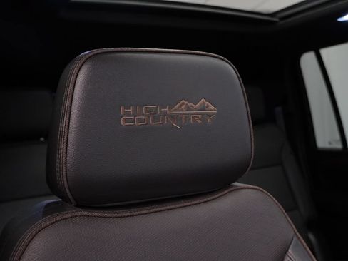 Used 2023 Chevrolet Suburban High Country AWD/4WD image 33