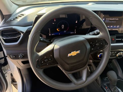 Used 2025 Chevrolet TrailBlazer LT image 25