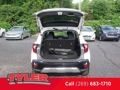 Used 2025 Kia Seltos S AWD/4WD image 16