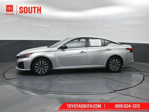 Used 2024 Nissan Altima 2.5 SV AWD/4WD image 7