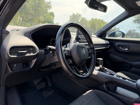 Used 2025 Honda HR-V Sport image 9