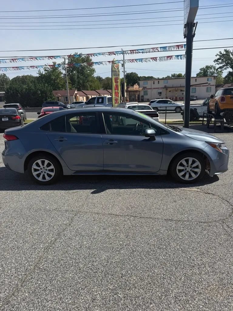 Used 2020 Toyota Corolla LE FWD image 5