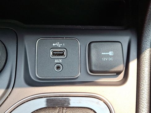 Used 2020 Jeep Cherokee Limited AWD/4WD image 23