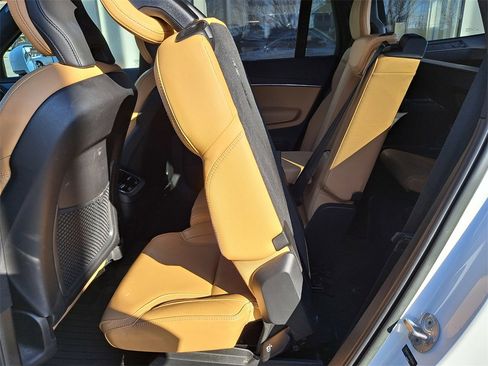 Used 2023 Volvo XC90 B6 Ultimate w/ Lounge Package image 25