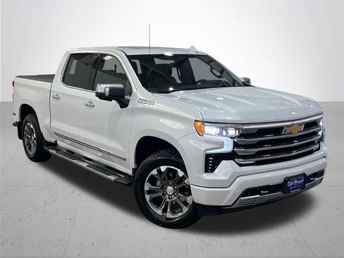 Used 2025 Chevrolet Silverado 1500 High Country w/ Z71 Off-Road Package AWD/4WD image 7