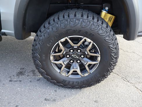 Used 2024 Chevrolet Colorado ZR2 w/ ZR2 Convenience Package III AWD/4WD image 41