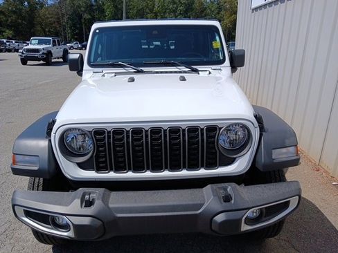 New 2025 Jeep Gladiator Sport image 10