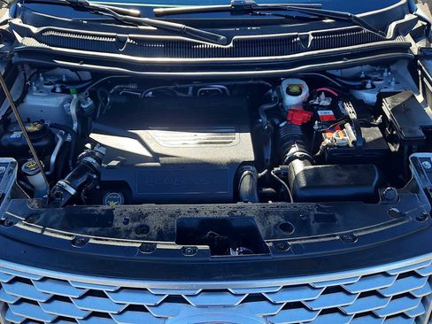 Used 2019 Ford Explorer Platinum image 18