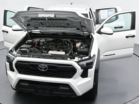 Used 2024 Toyota Tacoma TRD Off-Road AWD/4WD image 42