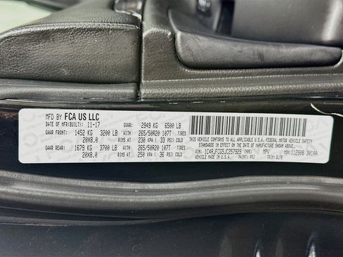 Used 2018 Jeep Grand Cherokee Overland AWD/4WD image 32