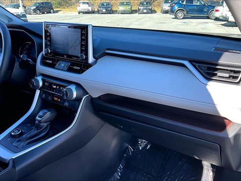 Used 2021 Toyota RAV4 Limited image 18