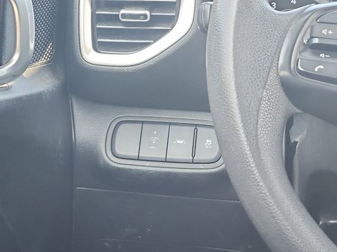 Used 2022 Hyundai Venue SE image 13