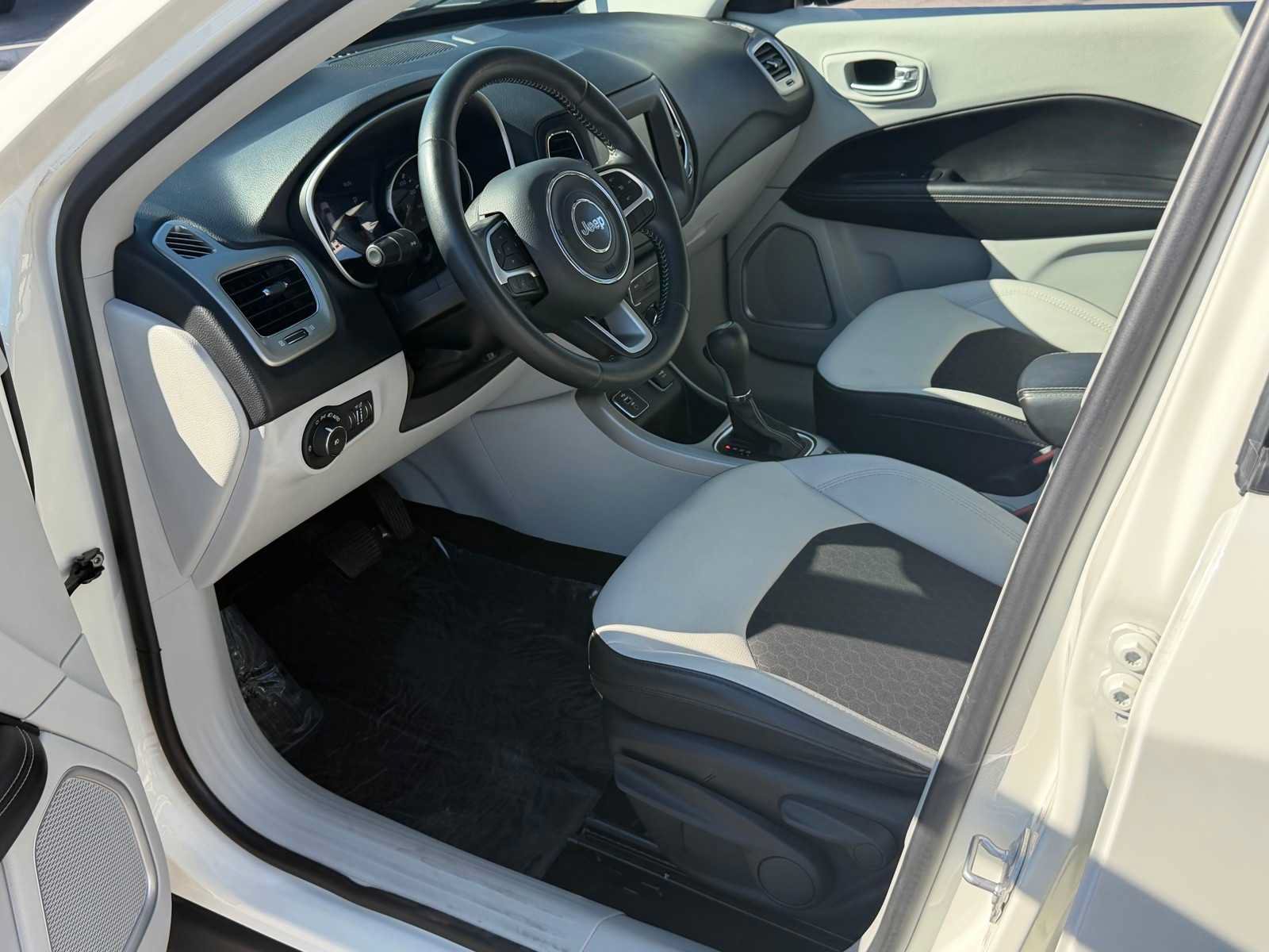 Used 2018 Jeep Compass Latitude w/ Popular Equipment Group FWD image 13