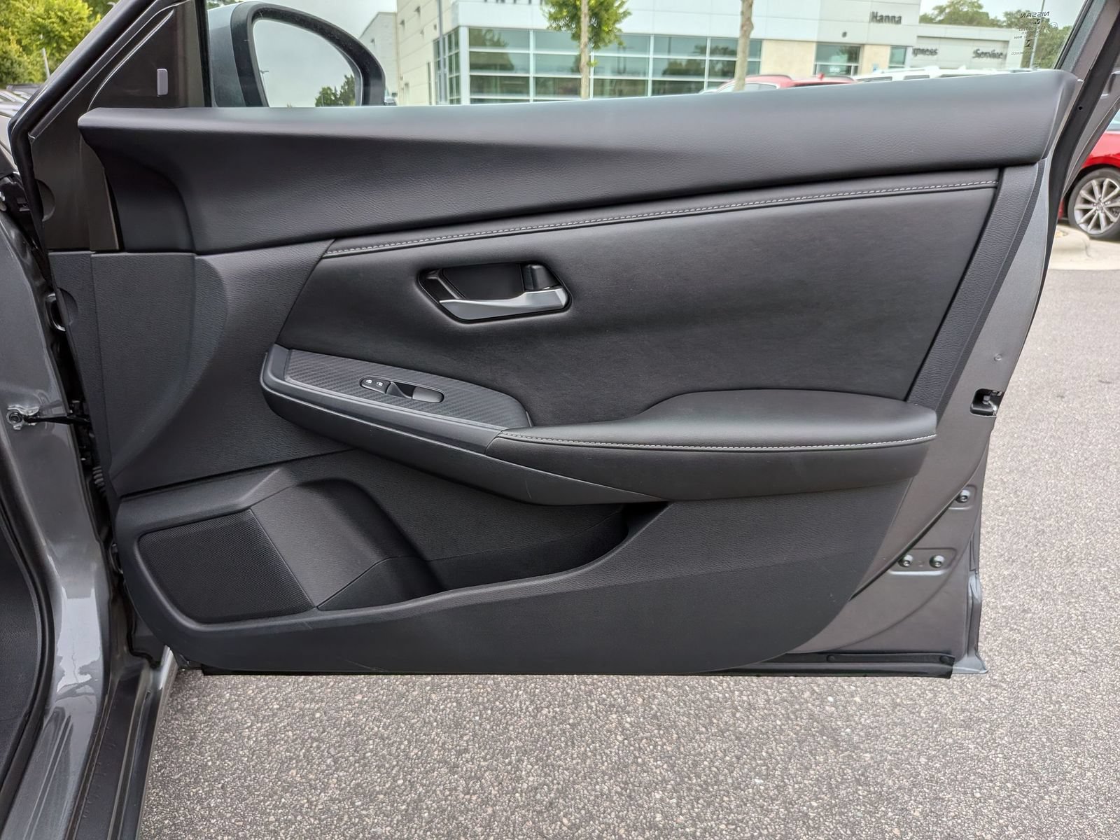 Used 2024 Nissan Sentra SV FWD image 33