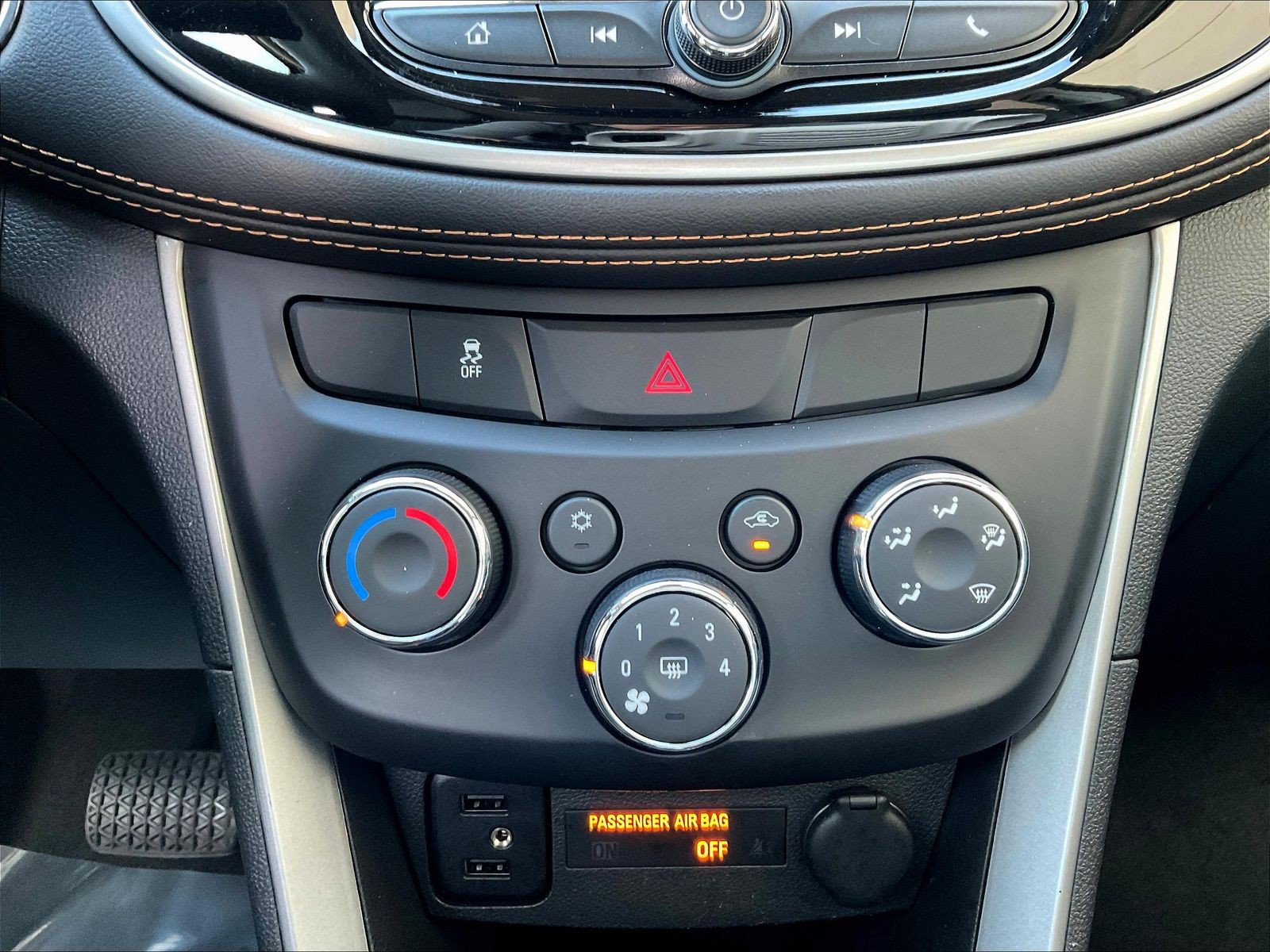 Used 2021 Chevrolet Trax LT w/ Driver Confidence Package FWD image 15